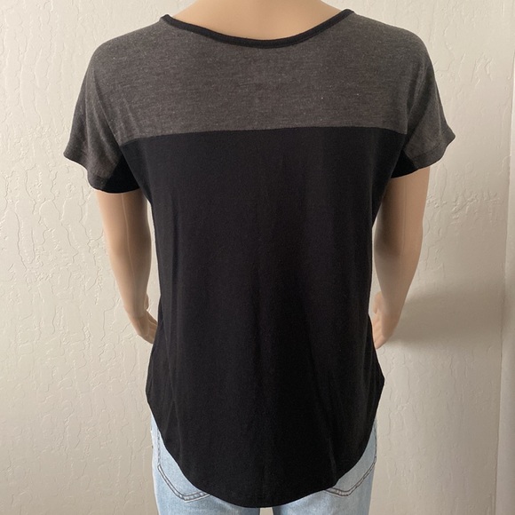 🏀Los Angeles Lakers Ladies Short Sleeve Distressed Logo Scoop Neck T-Shirt EUC - Picture 8 of 10